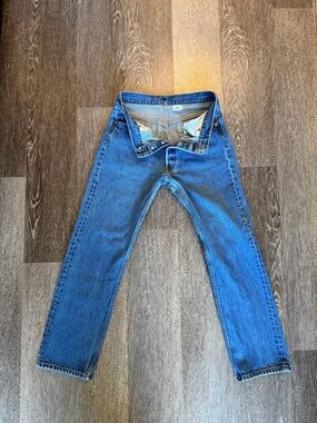 Levi's Classic Straight Women’s Jeans in Medium Blue